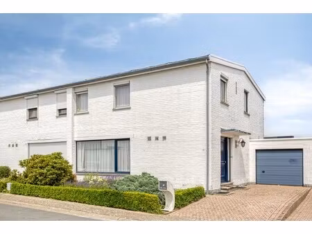 te verfraaien woning - ruime tuin en garage
