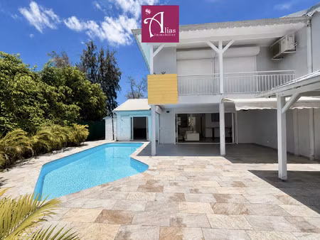 à vendre maison mitoyenne f4 de standing avec piscine dans u
