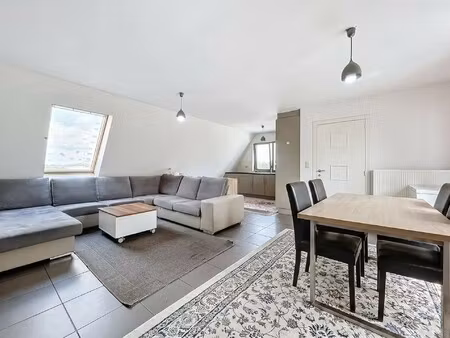 recent 3-slaapkamer appartement met staanplaats op centrale ligging!