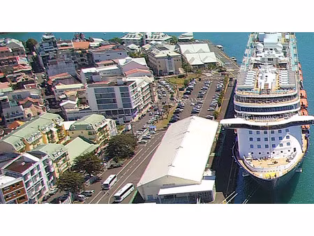 affaire a saisir : local commercial au rch de 107 m2 sur pointe-à-pitre à réhabiliter