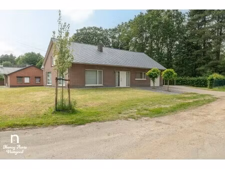ruime gezinswoning op perceel van 1090 m² in rustige locatie
