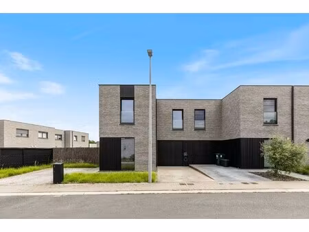 instapklaar wonen in rollegem — quasi nieuw  epc a  zonnepanelen & warmtepomp