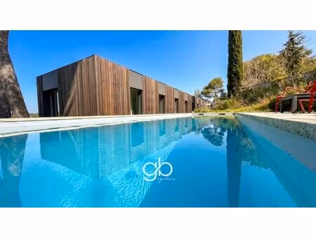 villa d’architecte de plain-pied avec piscine et vue panoramique sur le pic saint-loup à..