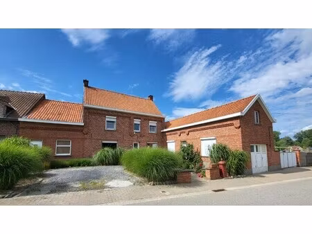 karaktervolle gezinswoning met tal van mogelijkheden in het landelijke rozebeke met uitzic