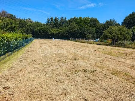 terrain de 600 m² à emance