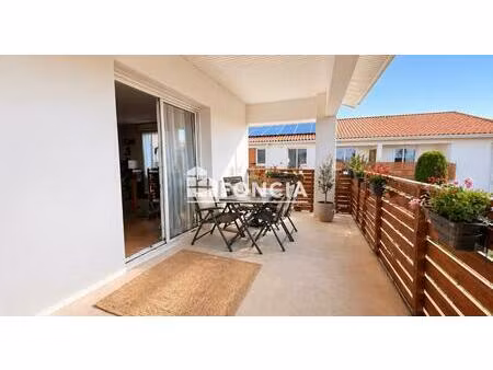 t3 avec terrasse et commerces à proximité
