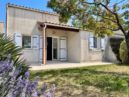 à 1 km de la plage maison avec jardin et garage saint-tr