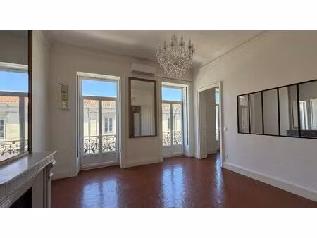 bel appartement bourgeois de 1900 au deuxième étage sur trois sans ascenseur avec une...