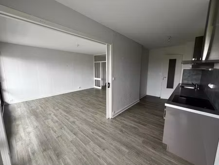 quartier mail - type 4 avec balcon et parking