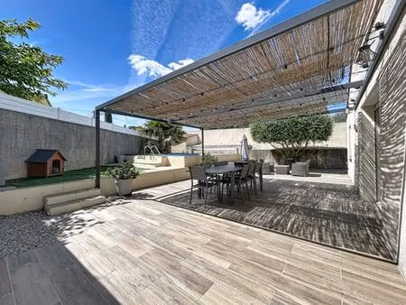 maison de plain-pied 92 m² avec piscine et prestations de qualit