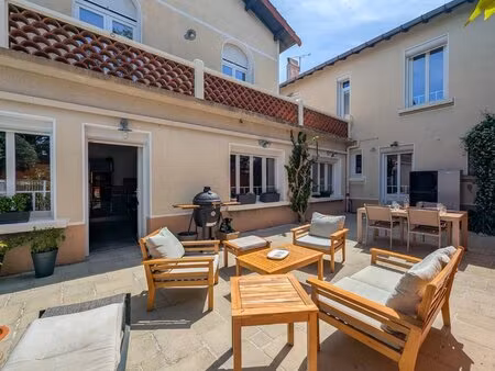 exceptionnelle maison écologique de 4 chambres avec piscine  à distance de marche de...