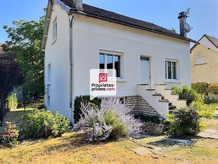 maison t5 d'env. 113m2 avec 4 ch. grand garage fermé et joli jardin ombragé au calme sur..