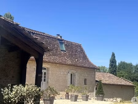 elégant maison en pierre de caractère avec grange