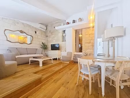 avignon intra-muros. appartement de caractère 2 pièces 55 m2 .