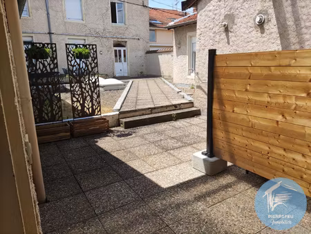 joli t2 avec terrasse
