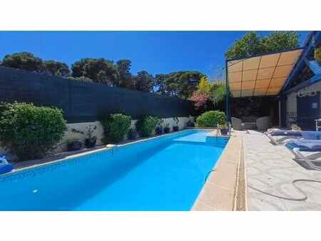 maison de 181m2 avec studio indépendant.