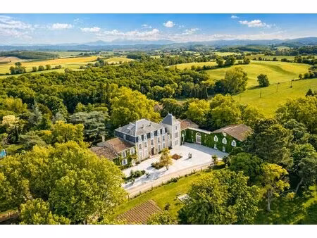 château xixo avec dépendances sur parc de 32ha sans aucune nuisance