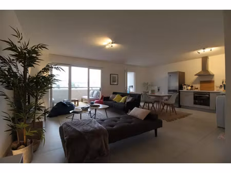 location appartement 4 pièces 91 m² à ajaccio (20090)