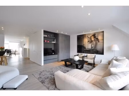 elegant gemeubeld duplexappartement op de dumortierlaan