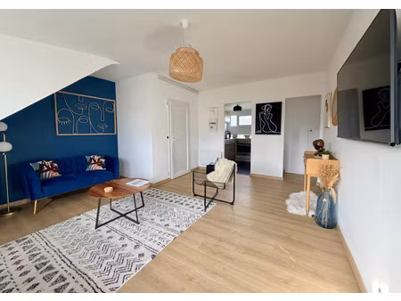 t2 meuble au calme avec parking et cave