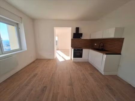 lexy : tres bel appartement t4 avec parking