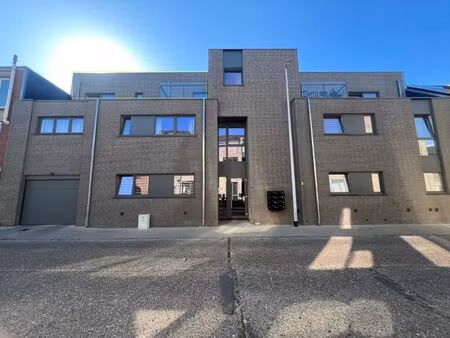 modern 2 slaapkamerappartement in maasmechelen met parking