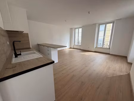 location appartement 2 pièces 53 m² à riez (04500)