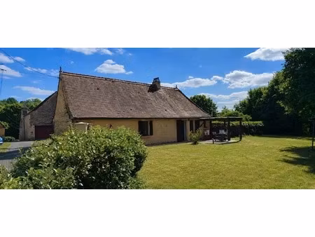maison perigourdine en pierre  avec photovoltaïques  3 chambres