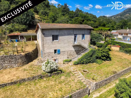 maison à rénover de 65 m² sur un terrain de 5.000 m² à