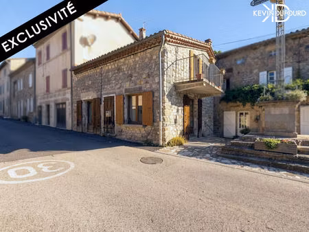 maison de village de 70m² avec terrasse couverte à la souche