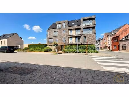 appartement met tuin  carport en parkeerplaats