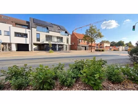 appartement met terras en carport