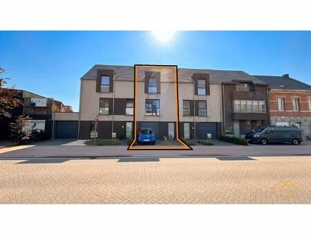 app met 3slk  groot terras  garage en parkeerplaats