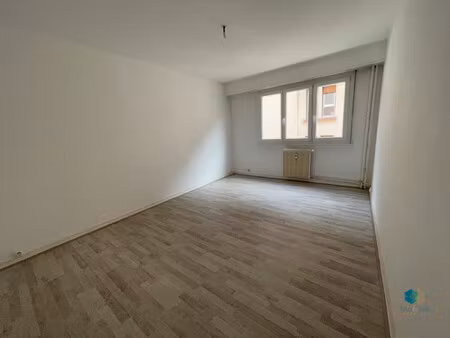 grand et beau t2 de 49 32 m² - place mathias mérian strasbourg