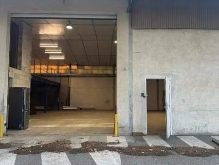 vente local d'activités 884 m²