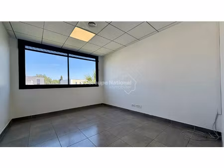 vente commerce 3 pièces 42 m² nîmes (30000)