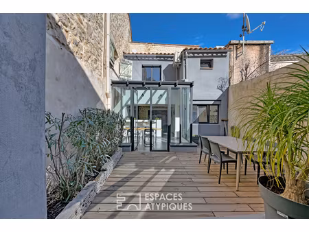 rénovation de grande qualité pour cette maison de charme avec jardin et garage