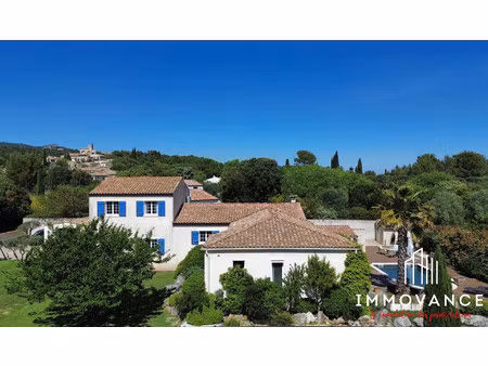 villa t8 de 251m² sur 1518m² de parcelle avec piscine