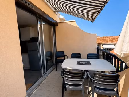 studio avec terrasse et place de parking
