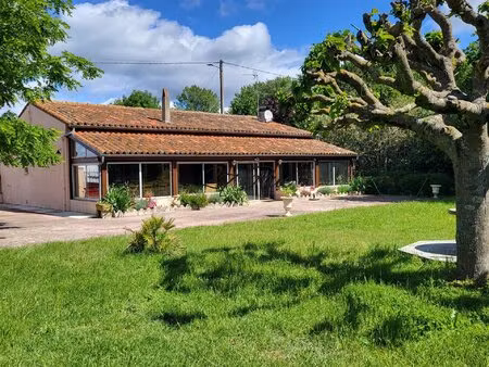 maison de caractère rénovée (110 m²) terrain 3 100 m²