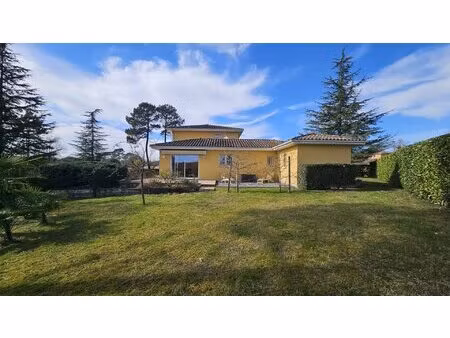 belle chaumière : une villa familiale rare sur 2 300 m² de terrain arboré