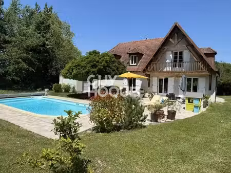 * exclusivite * maison d'exception à vendre de 184 m² avec piscine