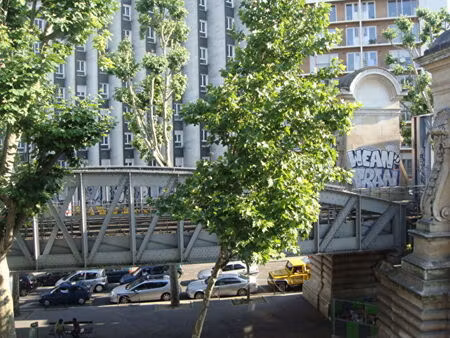location appartement 1 pièce  29.92m²  paris 18