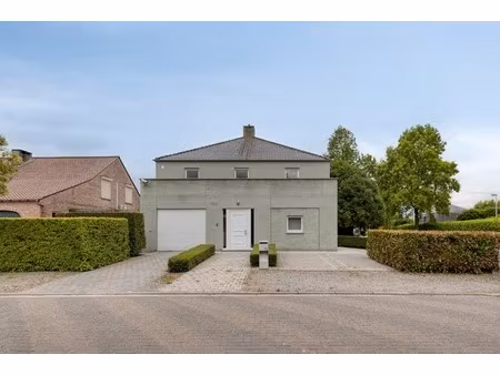 commercieel te koop in hoogstraten met 3 slaapkamers