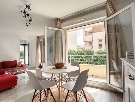 a louer pau appartement t2 meublé avec 2 balcons et parking privatif dans résidence sécuri