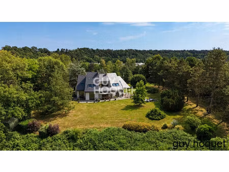 maison contemporaine avec piscine et jolie vue dégagée