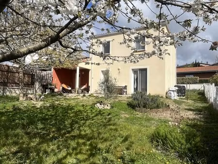 maison de 2011  jardin arboré avec vue sur la campagne