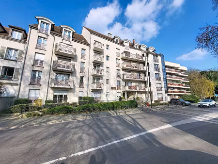 appartement t1 à vendre à melun - vue sur la seine  balcon et parking