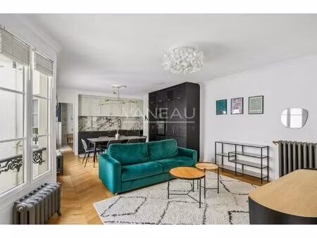 paris vie - proche luxembourg - appartement refait de deux chambres au 3eme étage