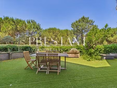 charmant duplex à deux pas des plages  avec garage et jardin privatif.